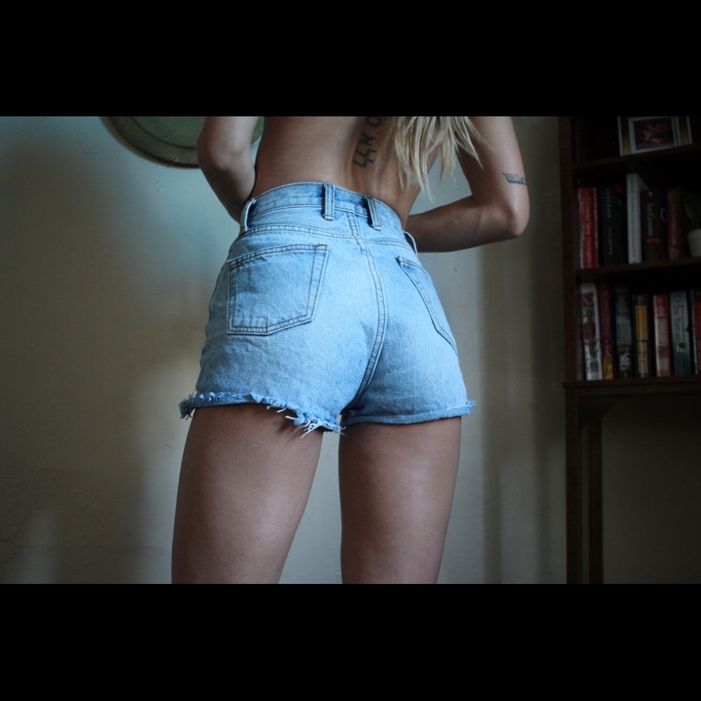Brandy Melville high-waisted shorts ✨ - Picture 2 of 3